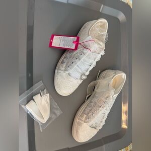 Chic Lace White Women's Sneakers